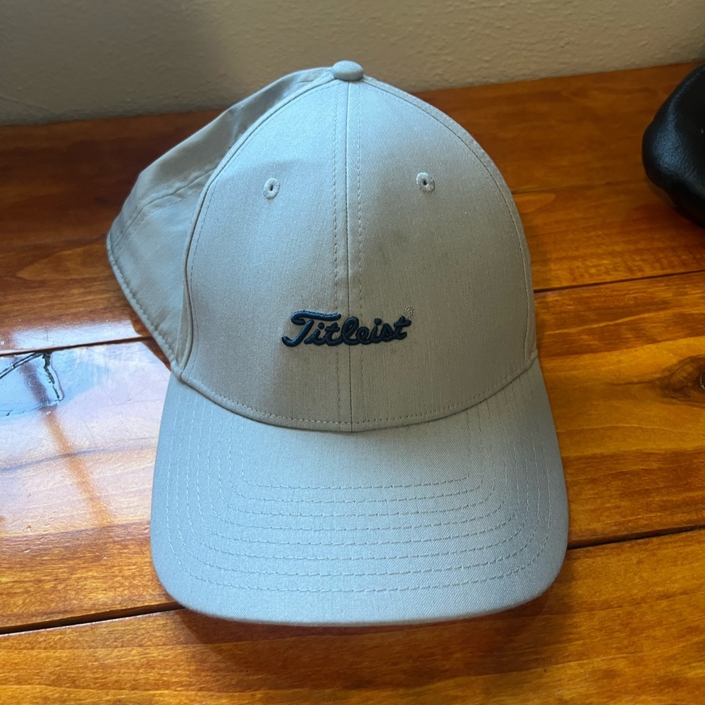 Titleist snapback golf hat
